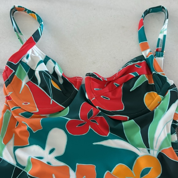 Vince Camuto one piece bathing suit. - Picture 2 of 5